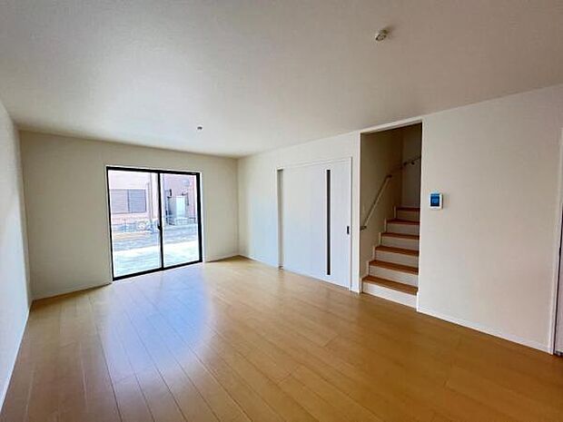 リビングダイニングになります。ご家族そろっての素敵な空間になりそうですね。