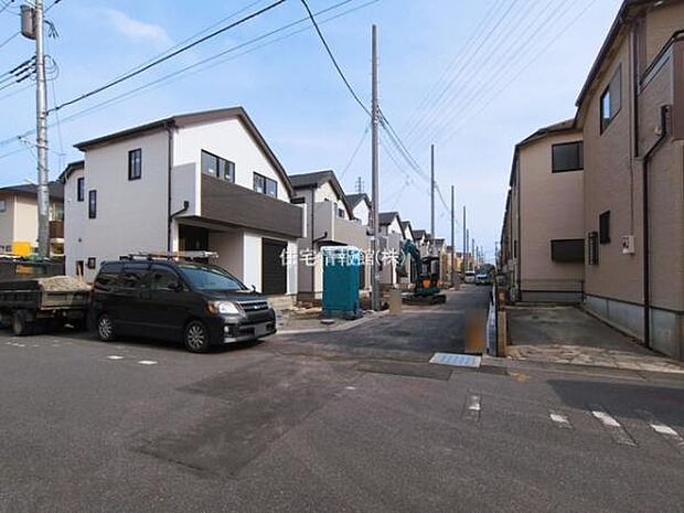 前面道路を含めた現地写真です。
