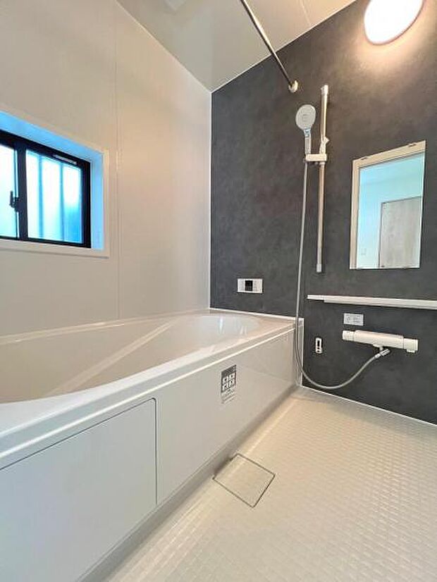 お風呂でほっとひといき。1日の疲れを癒しましょう。