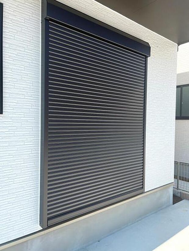防犯シャッター設備のご紹介です。