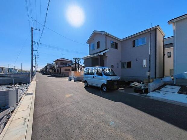 前面道路を含めた現地写真です。