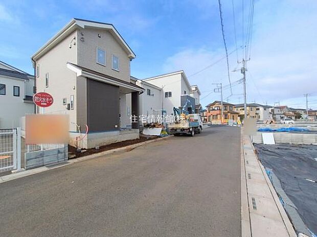 前面道路を含めた現地写真です。