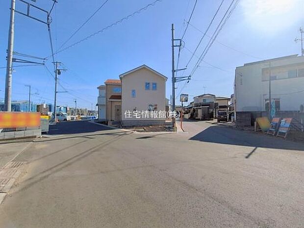 前面道路を含めた現地写真です。