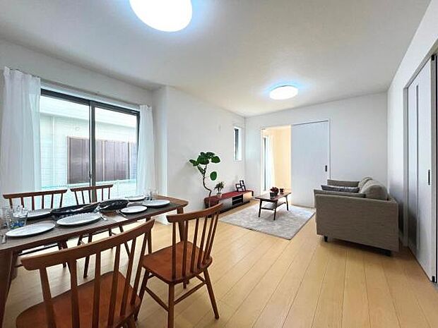 ご家族の温かい時間を演出するダイニングスペースです。