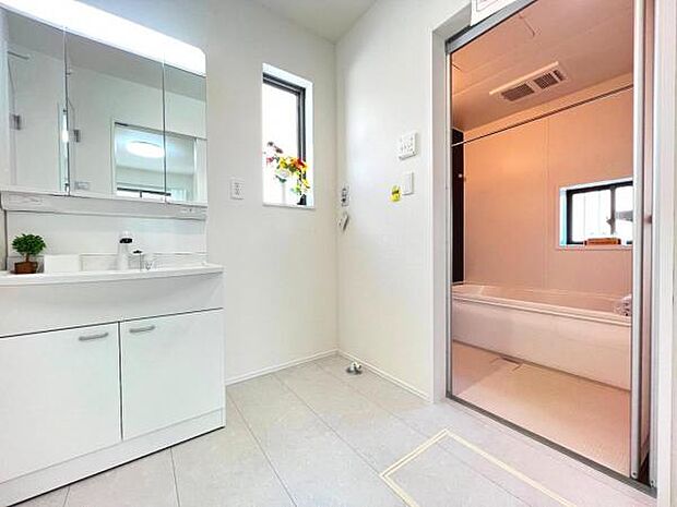 お天気を気にせずお洗濯ができ、室内干し可能です。