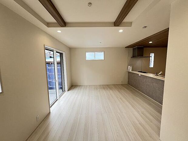 リビングダイニングになります。ご家族そろっての素敵な空間になりそうですね。