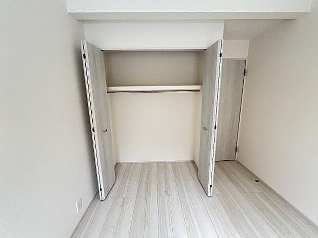 中の物を確認しやすく、取り出しやすい収納スペース。お部屋を広々とお使いいただけます。