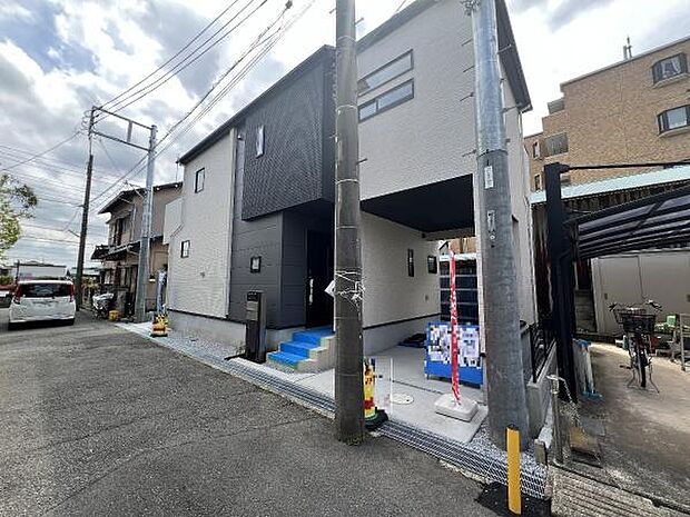 前面道路を含めた現地写真です。ぜひ周辺環境も併せてご覧ください。