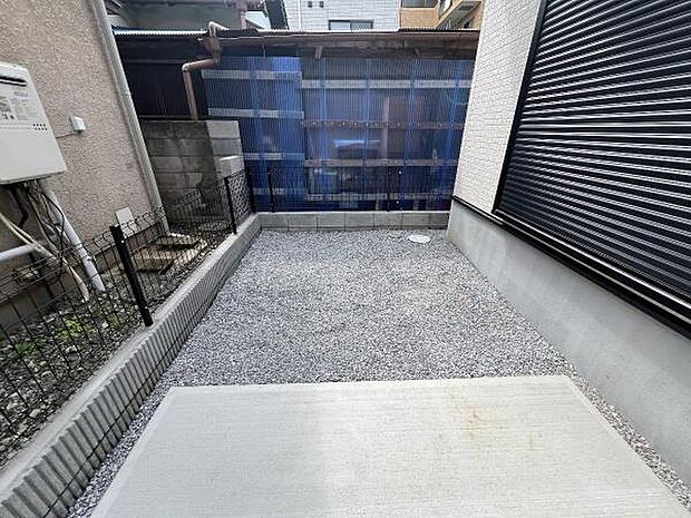 駐車場ももちろん完備しておりますのでお車所有の方にも心強いです。