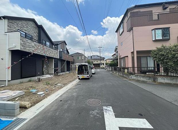 前面道路を含めた現地写真です。ぜひ周辺環境も併せてご覧ください。