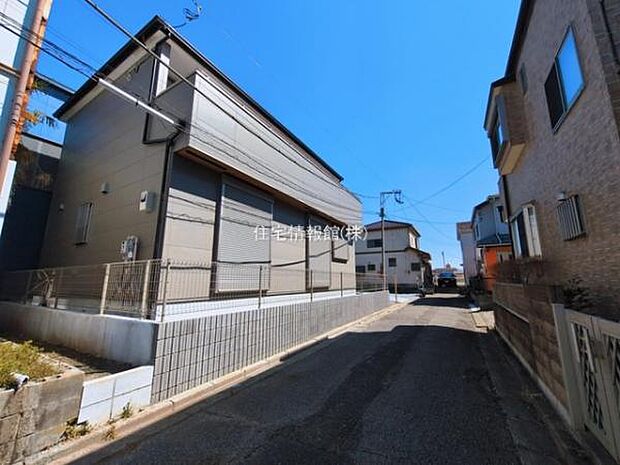 前面道路を含めた現地写真です。