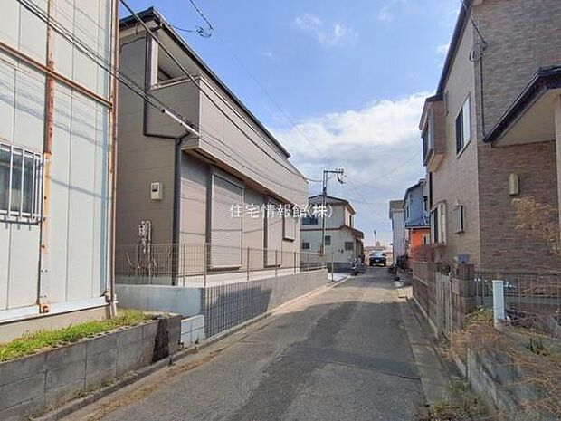 前面道路を含めた現地写真です。