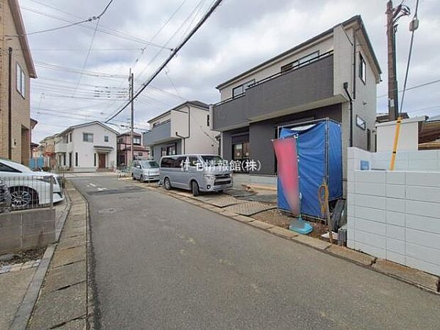 前面道路を含めた現地写真です。