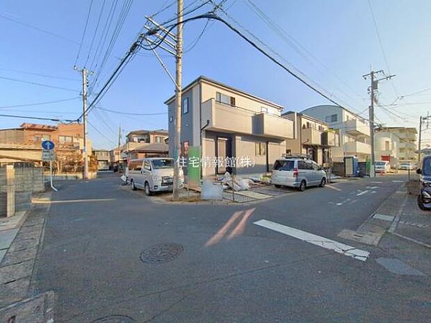 前面道路を含めた現地写真です。