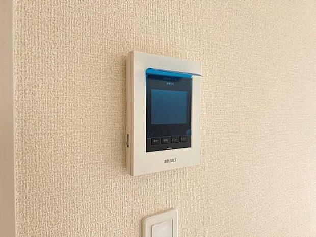 訪問者を確認できるTVモニター付きインターフォンです。