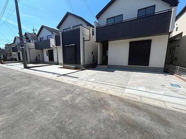 前面道路を含めた現地写真です。ぜひ周辺環境も併せてご覧ください。