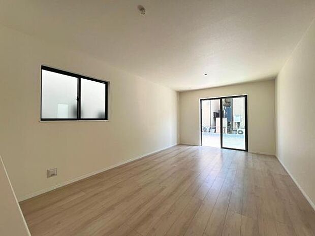 家族団らんの場所としてゆったりと居心地の良いリビングです。