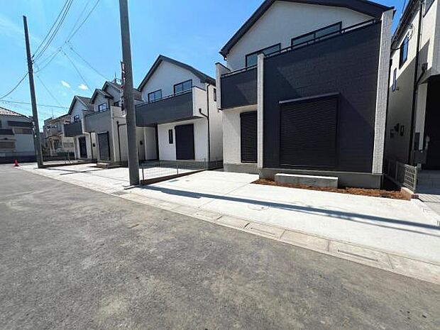 前面道路を含めた現地写真です。ぜひ周辺環境も併せてご覧ください。