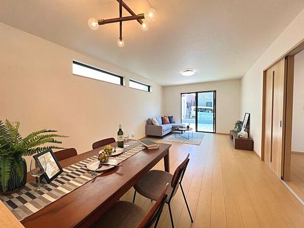 ご家族の温かい時間を演出するダイニングスペースです。