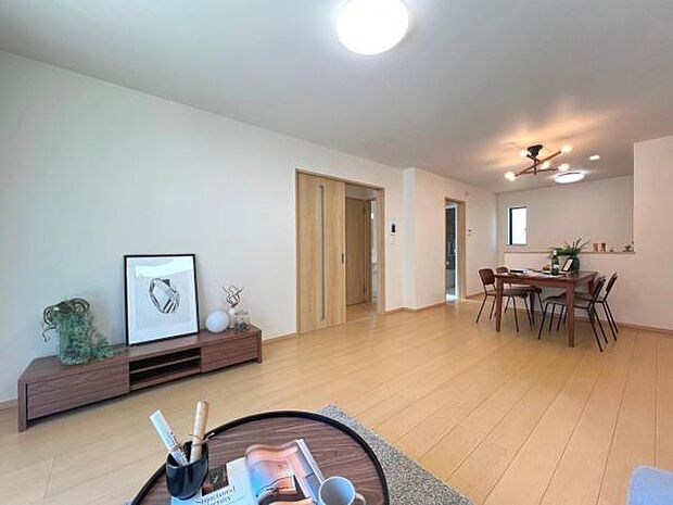 家族団らんの場所としてゆったりと居心地の良いリビングです。