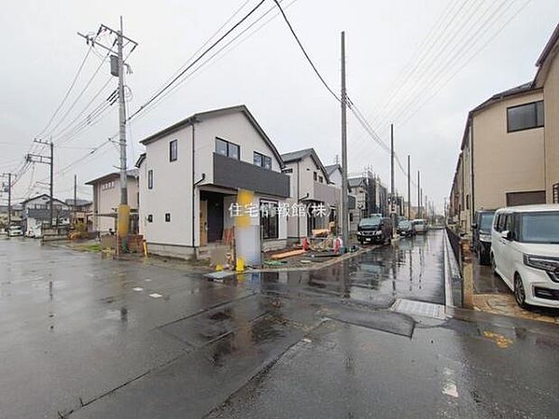 前面道路を含めた現地写真です。