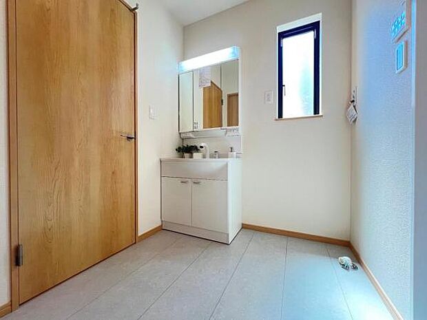 お天気を気にせずお洗濯ができ、室内干し可能です。