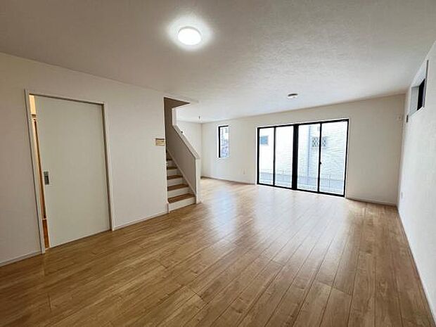 リビングダイニングになります。ご家族そろっての素敵な空間になりそうですね。