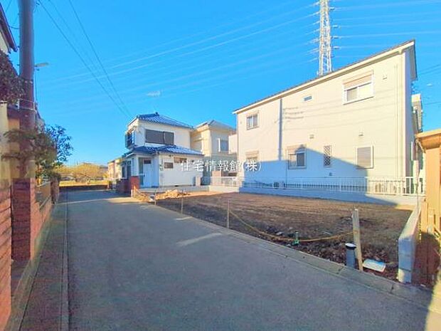 前面道路を含めた現地写真です。