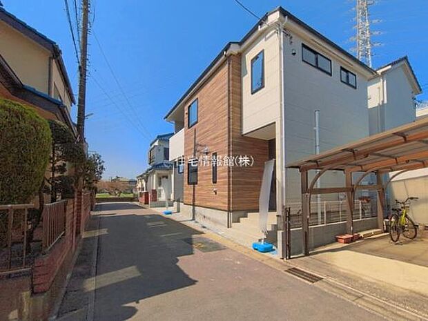 前面道路を含めた現地写真です。