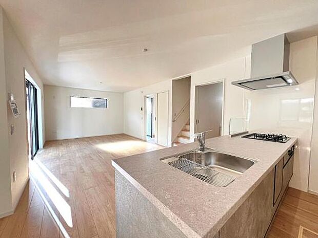 ご家族の温かい時間を演出するダイニングスペースです。