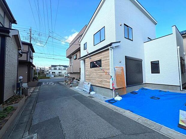 前面道路を含めた現地写真です。