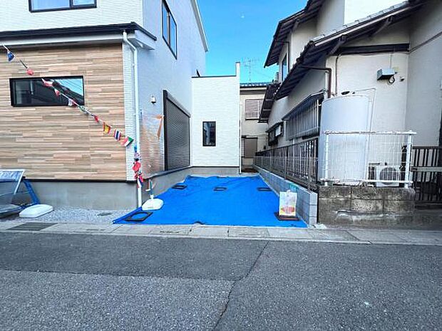 駐車場ももちろん完備しておりますのでお車所有の方にも心強いです。