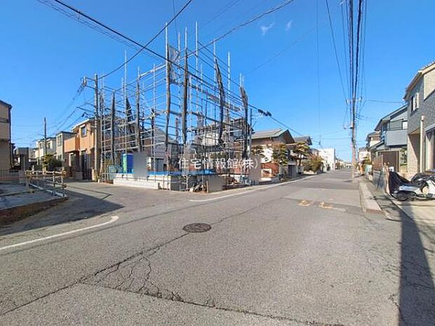 前面道路を含めた現地写真です。