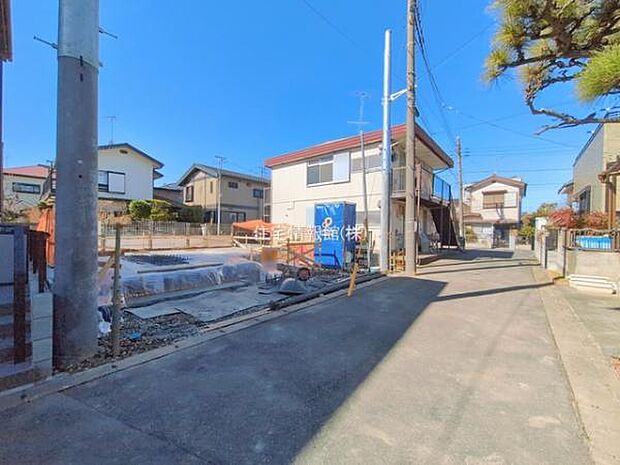 前面道路を含めた現地写真です。