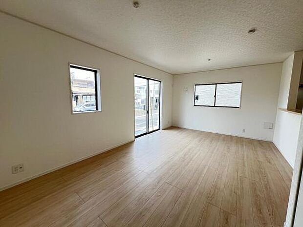リビングダイニングになります。ご家族そろっての素敵な空間になりそうですね。