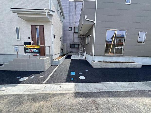 駐車場ももちろん完備しておりますのでお車所有の方にも心強いです。