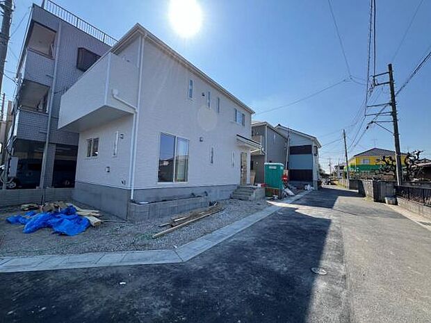 前面道路を含めた現地写真です。