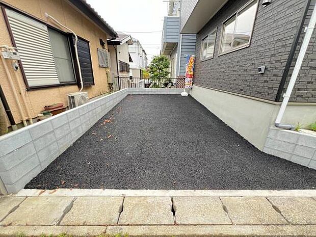 駐車場ももちろん完備しておりますのでお車所有の方にも心強いです。