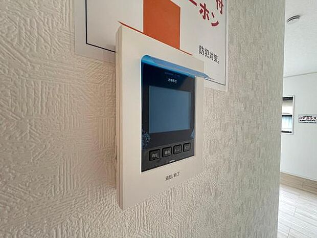 訪問者を確認できるTVモニター付きインターフォンです。