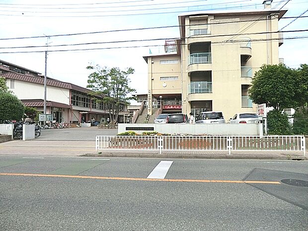 越谷市立千間台小学校まで約530m（徒歩7分）