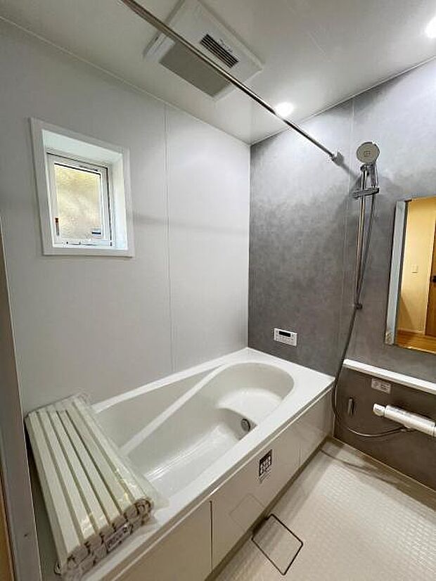 スタイリッシュな浴室で1日の疲れをゆったり癒されるのもいいですね。