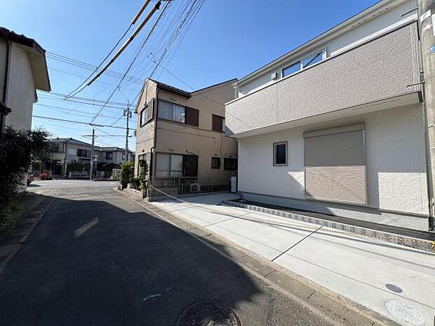 前面道路を含めた現地写真です。ぜひ周辺環境も併せてご覧ください。