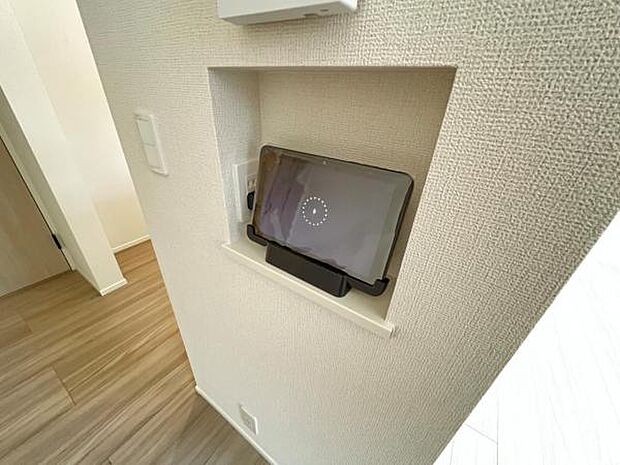 訪問者を確認できるTVモニター付きインターフォンです。