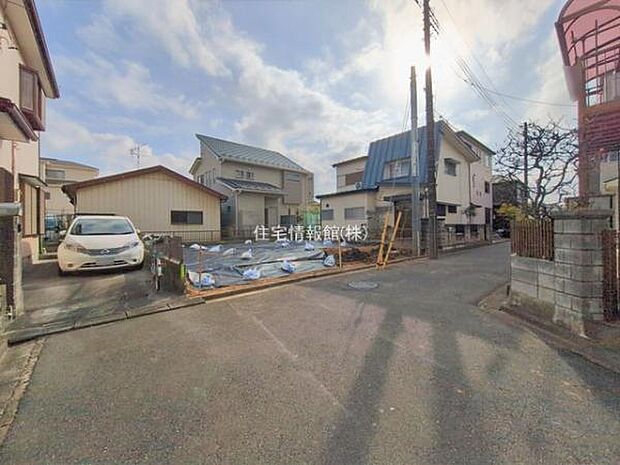 前面道路を含めた現地写真です。