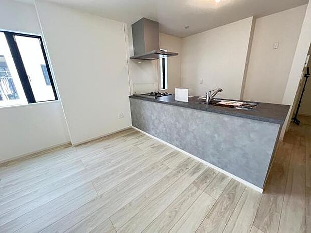 ご家族の温かい時間を演出するダイニングスペースです。