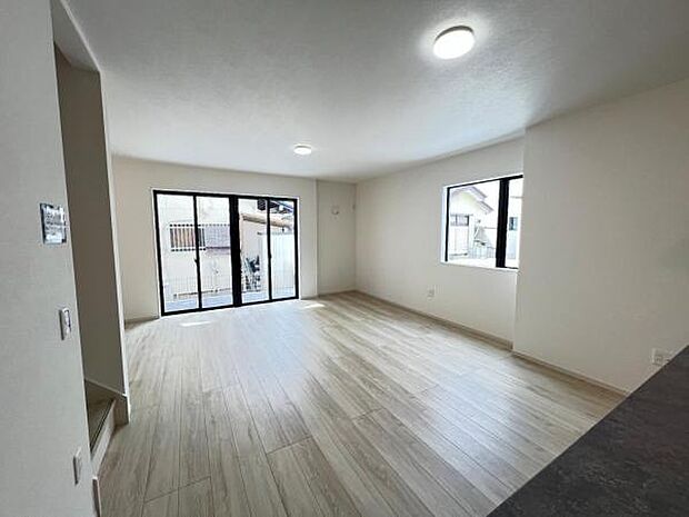 家族団らんの場所としてゆったりと居心地の良いリビングです。