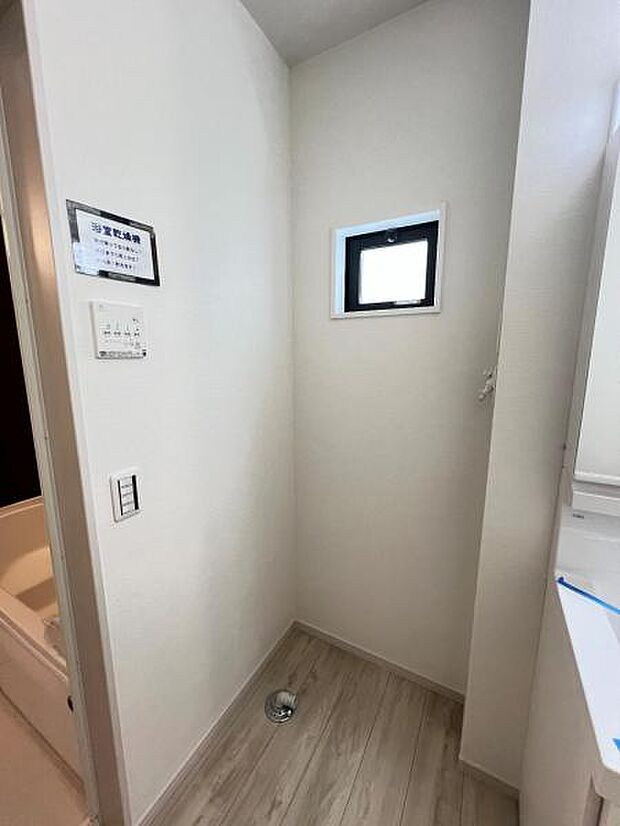 お天気を気にせずお洗濯ができ、室内干し可能です。