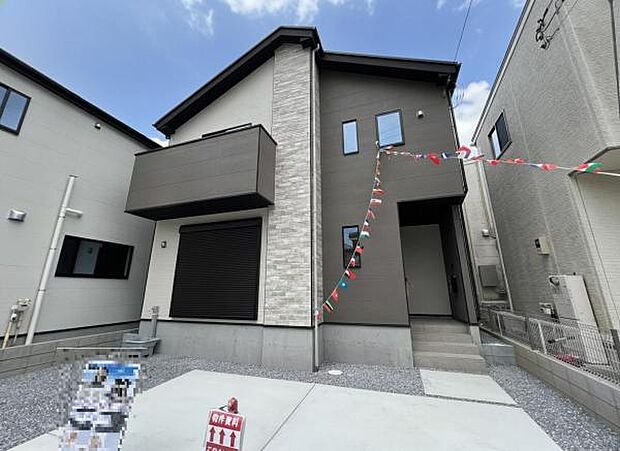 現地写真です。建物完成済・ご家族揃って建物と街並みをご覧いただけます。