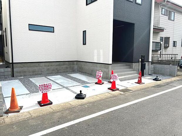 駐車場ももちろん完備しておりますのでお車所有の方にも心強いです。