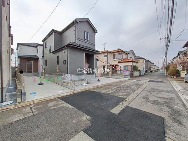 前面道路を含めた現地写真です。